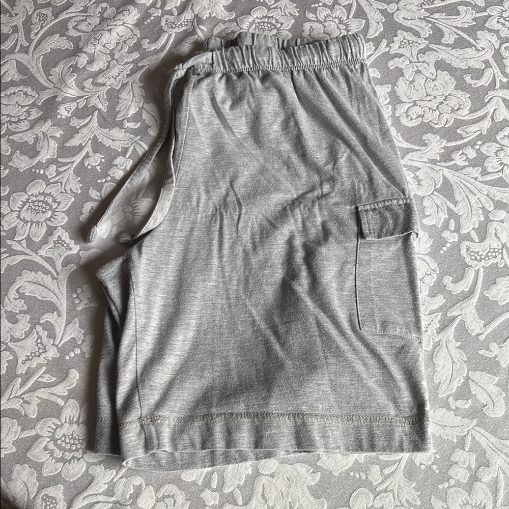 Gray Cargo Shorts with Elastic Waistband and Loose Fit